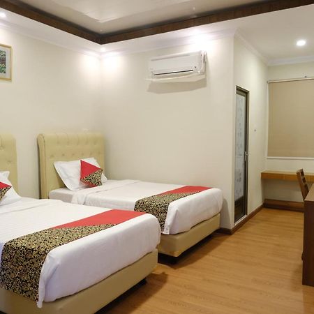 Joyful Hotel Tanjung Pandan Exterior foto