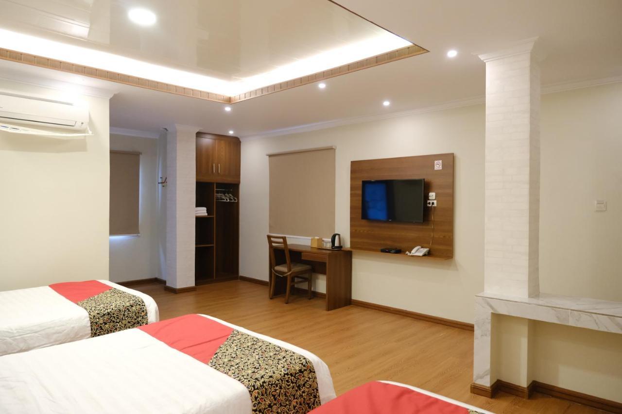 Joyful Hotel Tanjung Pandan Exterior foto