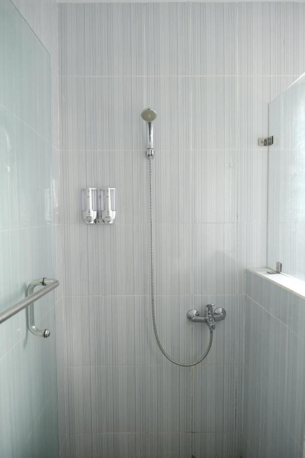 Joyful Hotel Tanjung Pandan Exterior foto