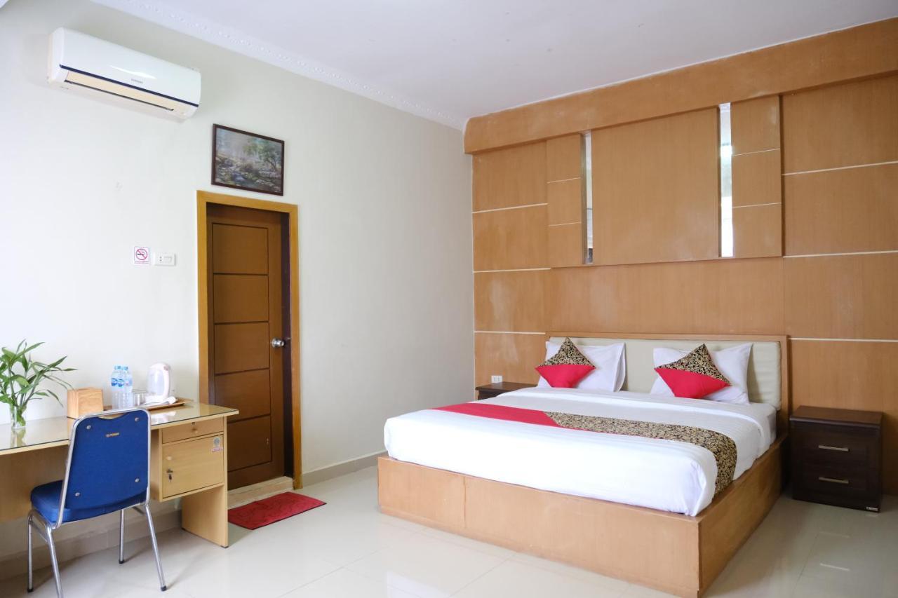 Joyful Hotel Tanjung Pandan Exterior foto
