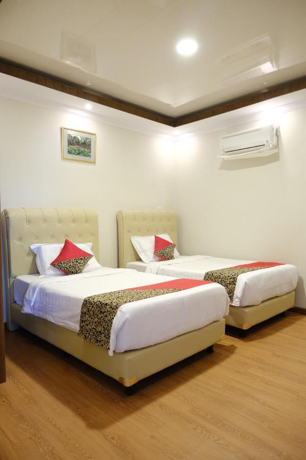 Joyful Hotel Tanjung Pandan Exterior foto