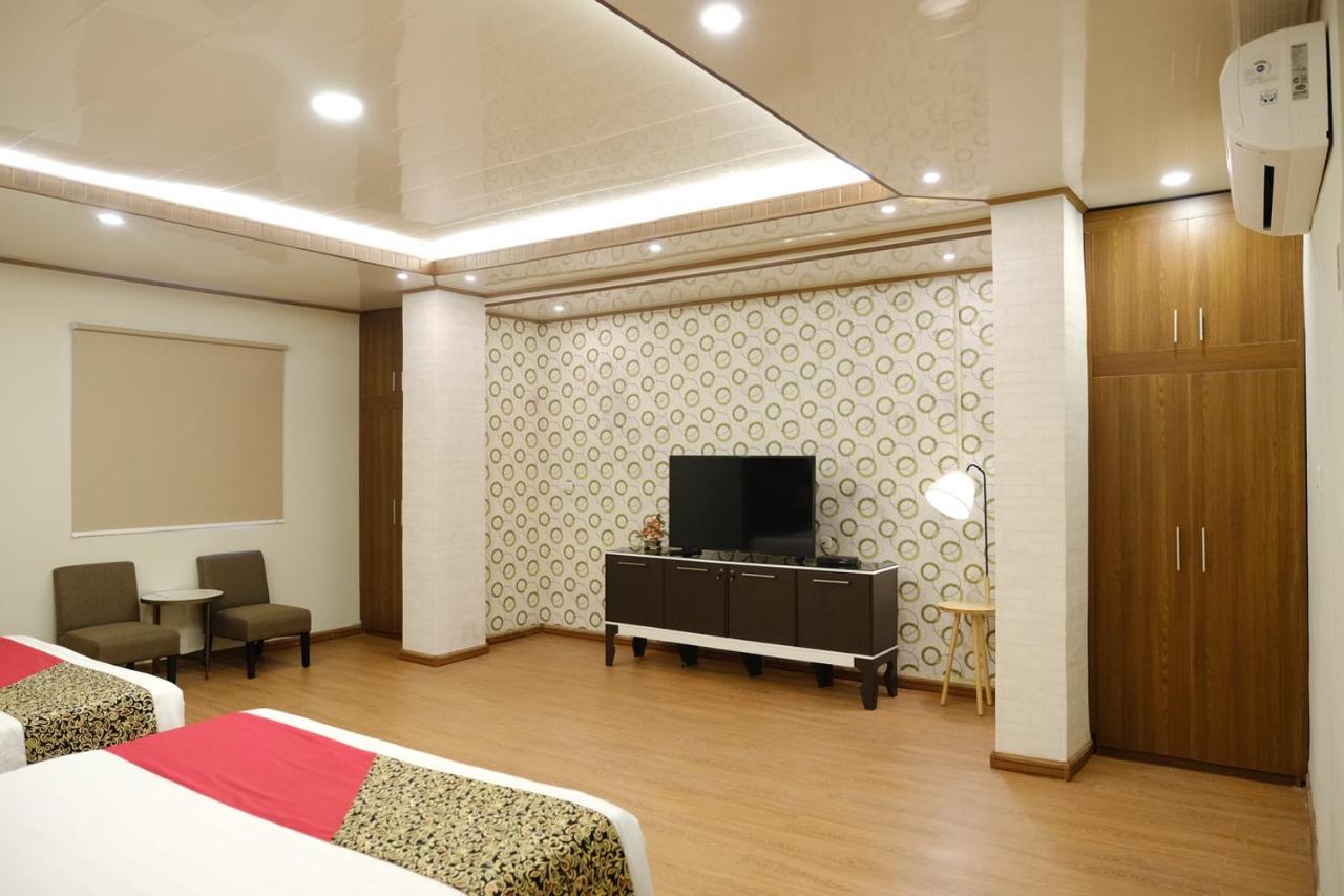 Joyful Hotel Tanjung Pandan Exterior foto