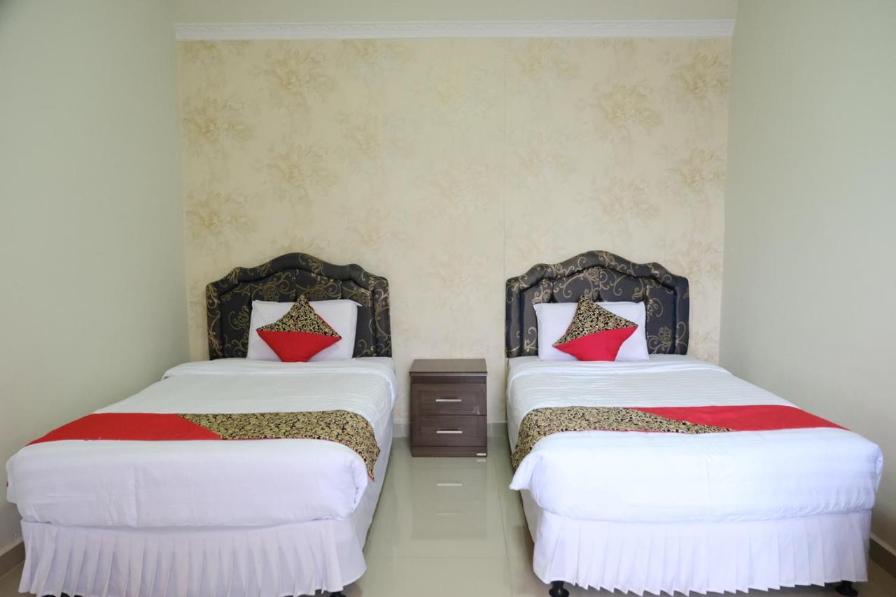 Joyful Hotel Tanjung Pandan Exterior foto